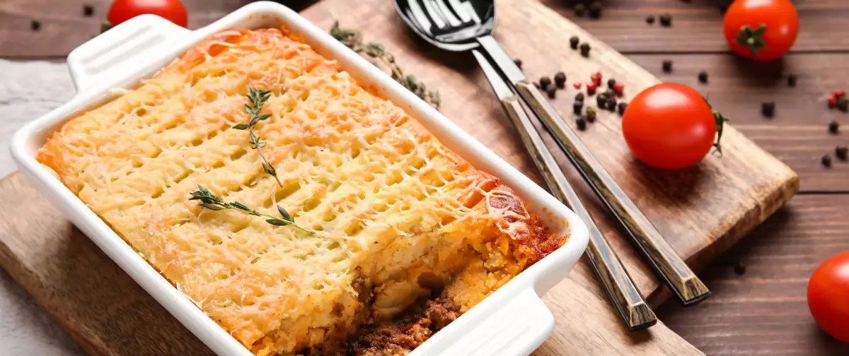 Receita de escondidinho de batata com carne moída rende oito porções e fica pronta em 1 hora - Imagem do artigo