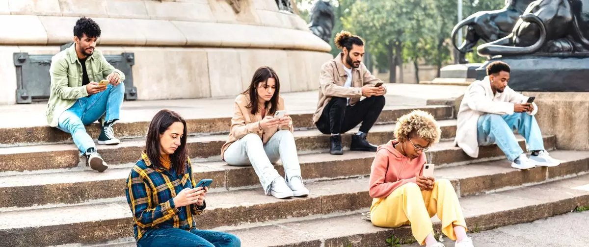 Pesquisa aponta que 37% da Geração Z dizem sentir solidão com frequência - Imagem do artigo