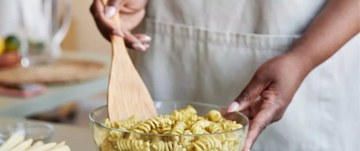 Pão branco e macarrão comum devem ser evitados por quem tem gordura no fígado, alerta nutróloga - Imagem do artigo