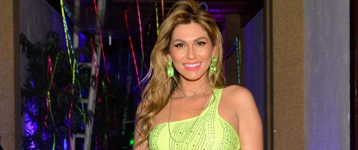 Lívia Andrade acerta retorno ao carnaval como musa do Salgueiro em 2026 e tratamento especial provoca queixas internas - Imagem do artigo