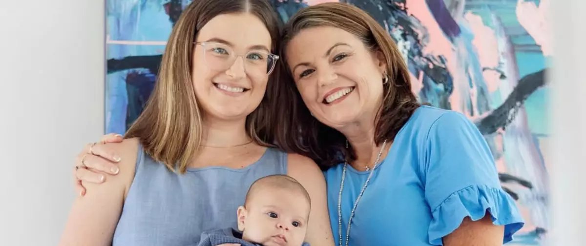 Australiana dá à luz após receber transplante de útero doado pela própria mãe - Imagem do artigo