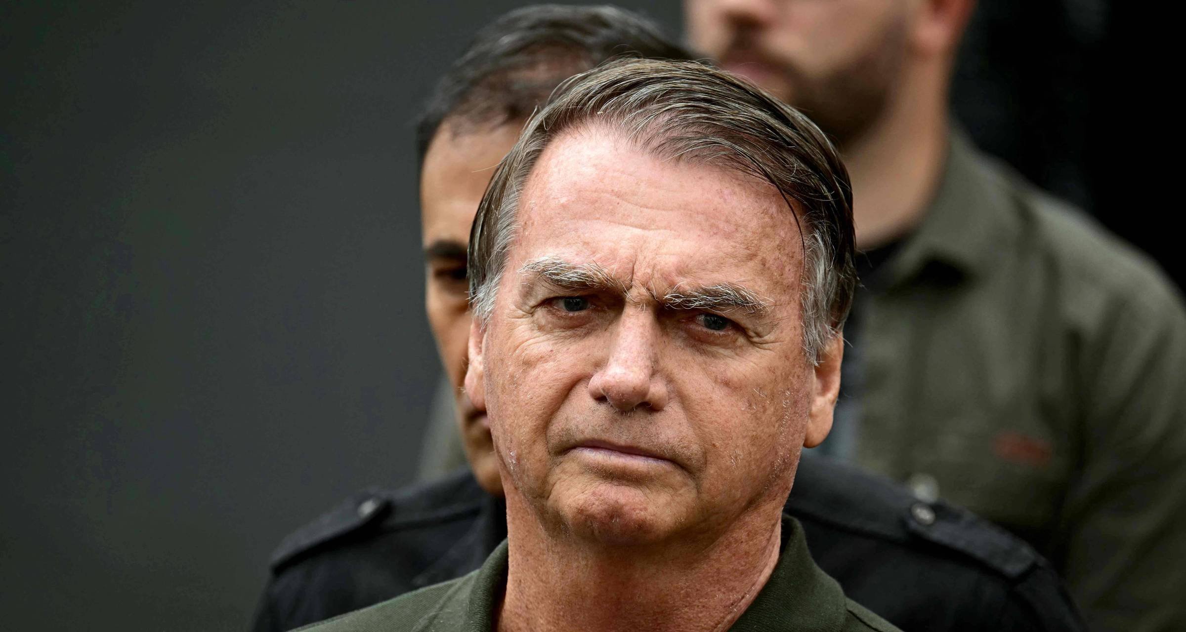 Bolsonaro passa por novo bloqueio do nervo frênico para conter crises de soluço - Imagem do artigo