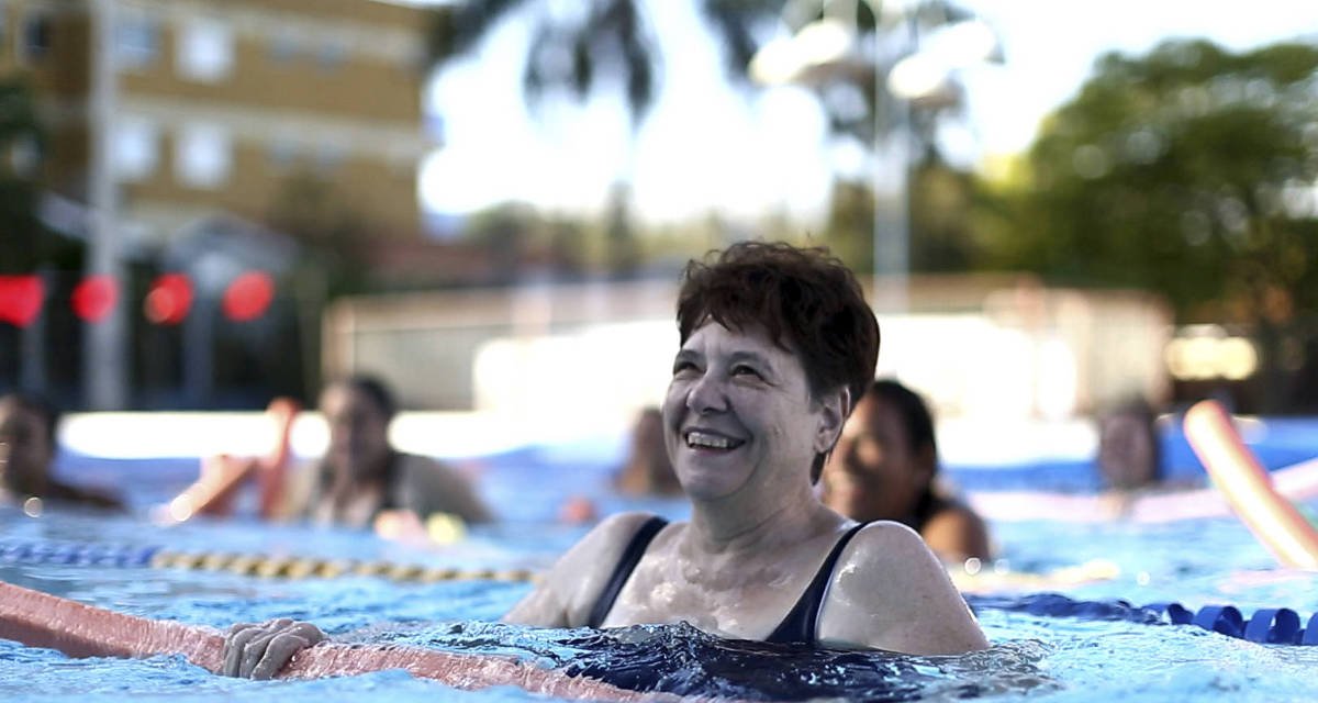 Exercícios aeróbicos aliviam ansiedade e fortalecem coração de mulheres na pós-menopausa, indica estudo - Imagem do artigo