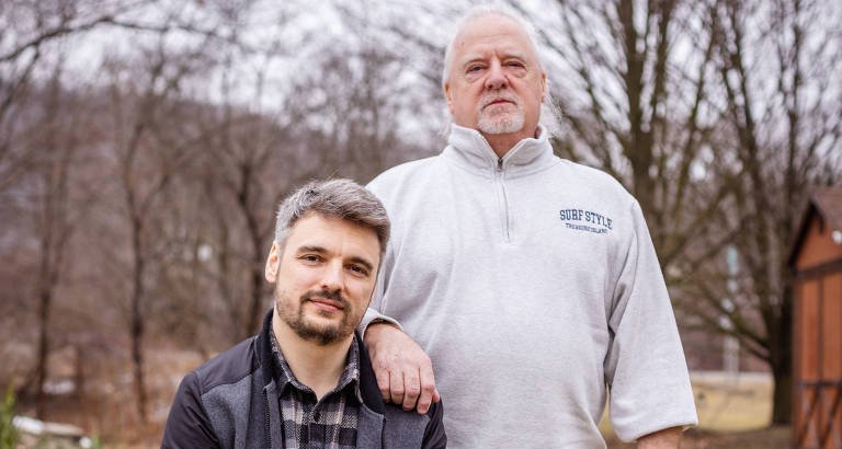 Após tentativa de homicídio em surto psicótico, americano restabelece vínculo com o pai e comemora nascimento da primeira filha - Imagem do artigo original