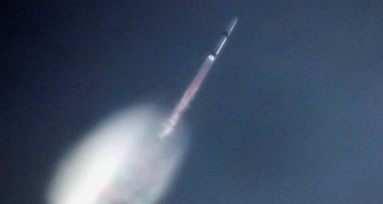 Blue Origin realiza primeiro pouso bem-sucedido do foguete reutilizado New Glenn e acirra disputa com a SpaceX - Imagem do artigo original