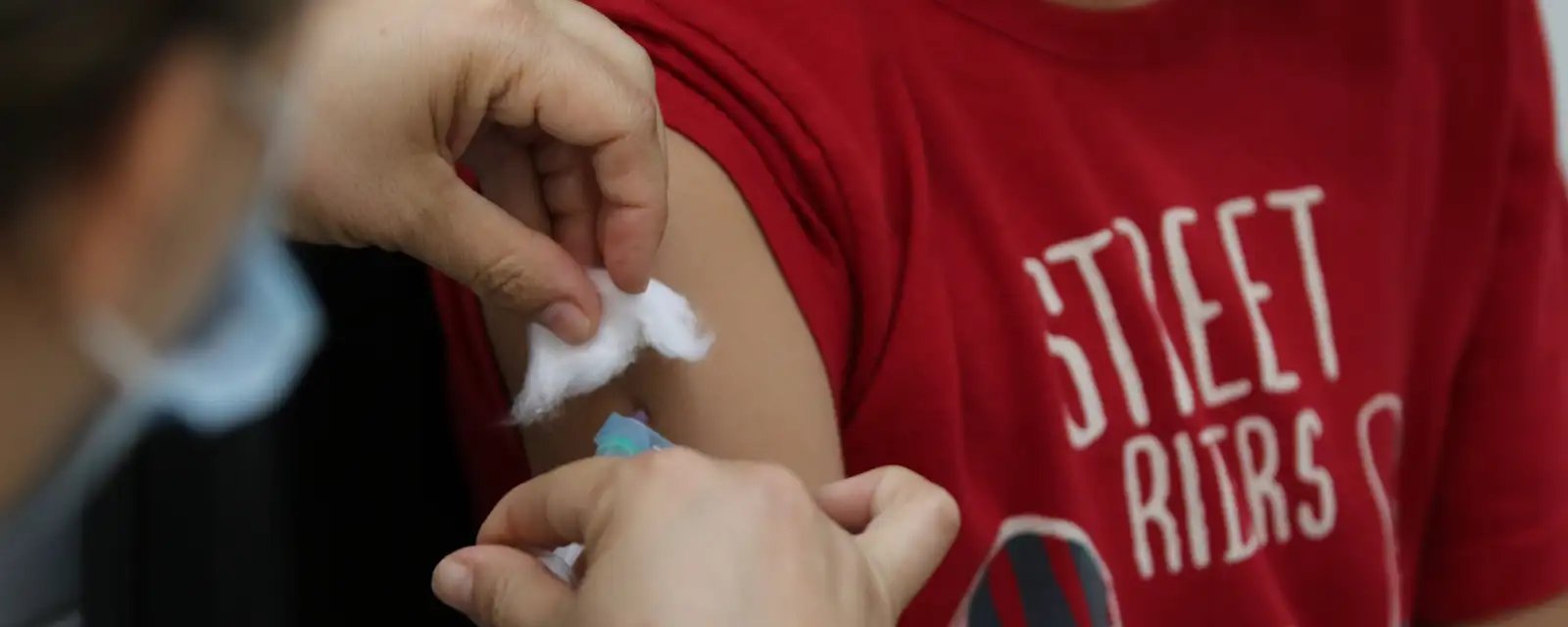 Campanha nas escolas pretende vacinar 27 milhões de estudantes até 30 de abril - Imagem do artigo