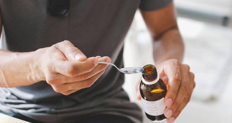 Anvisa veta clobutinol em xaropes para tosse após alerta de risco cardíaco - Imagem do artigo original