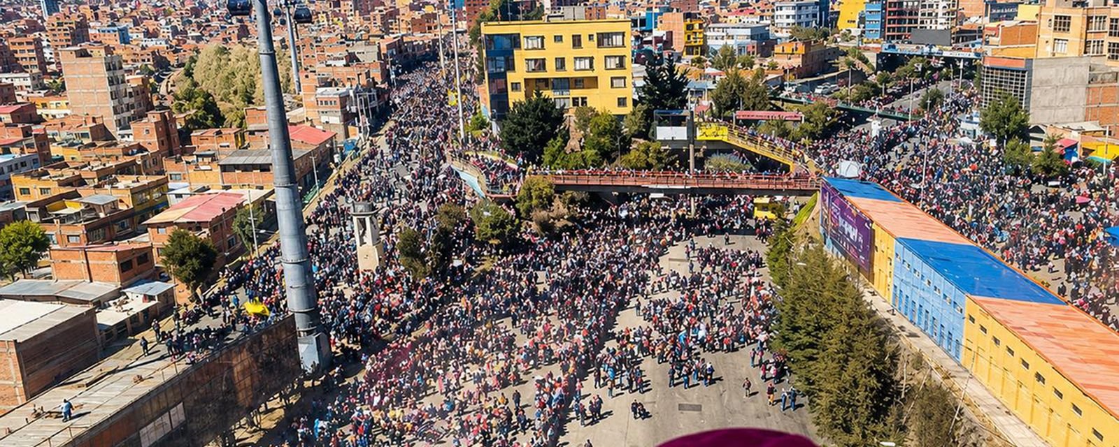 Estradas bloqueadas e marchas contra Rodrigo Paz cercam La Paz na Bolívia - Imagem do artigo