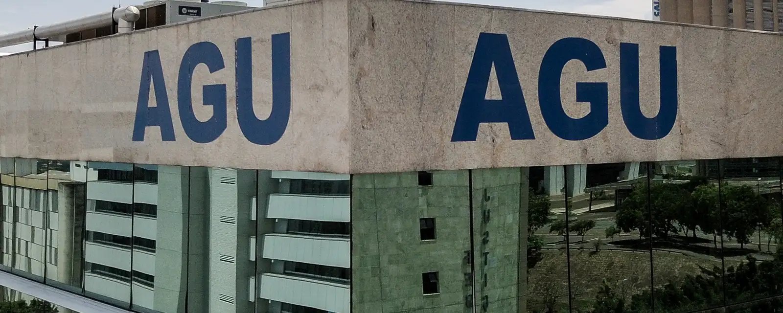 AGU pede ao STF que mantenha suspensão e declare inconstitucional a Lei da Dosimetria - Imagem do artigo
