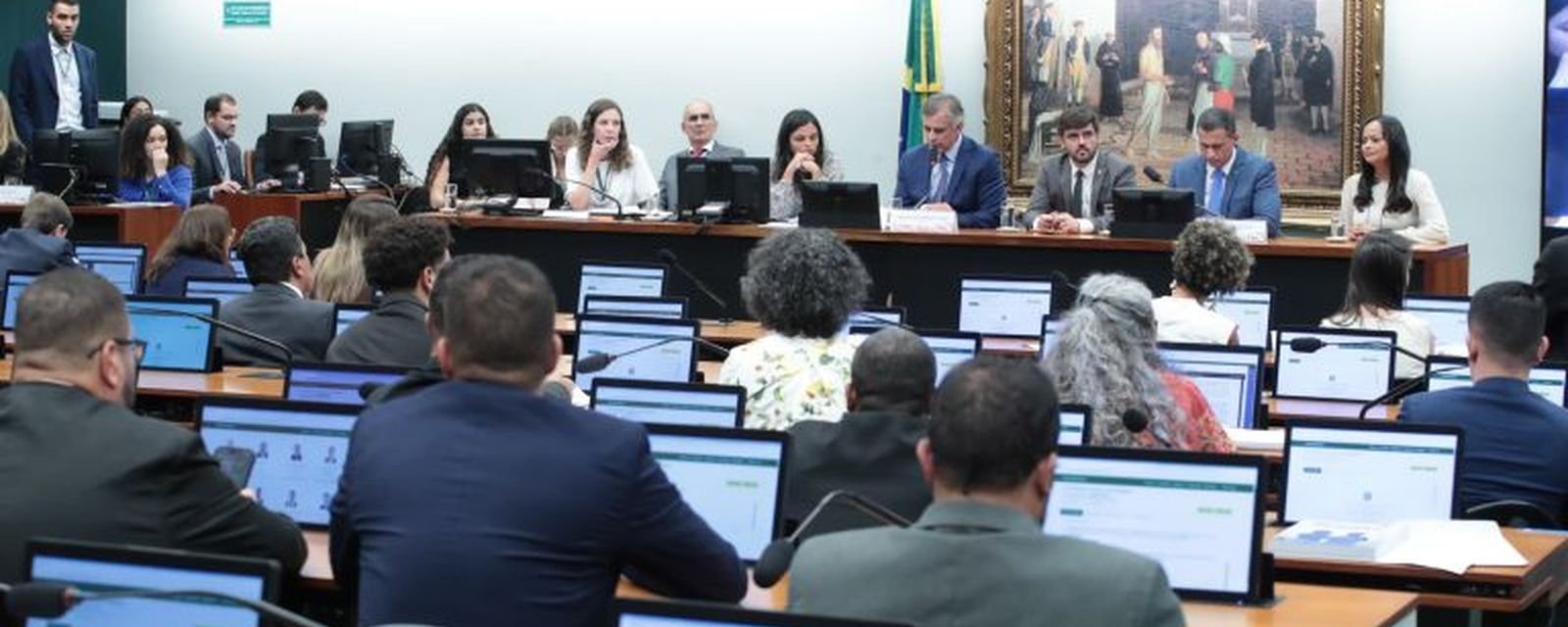 CCJ da Câmara suspende análise de PEC que reduz maioridade penal para 16 anos - Imagem do artigo